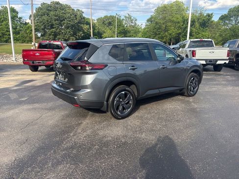 Used 2025 Nissan Rogue SV w/ SV Premium Package FWD image 4