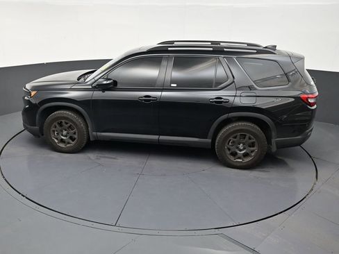 Used 2025 Honda Pilot TrailSport image 13