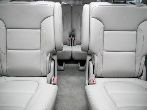 Used 2023 GMC Acadia SLT w/ Preferred Package image 26