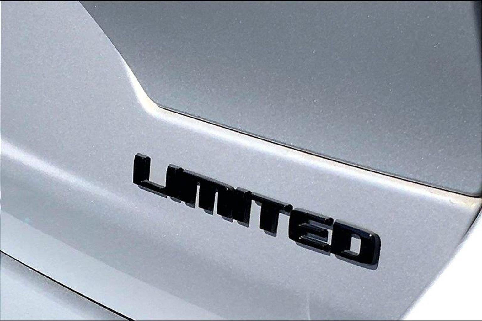 Used 2024 Jeep Grand Cherokee Limited w/ Luxury Tech Group II AWD/4WD image 8
