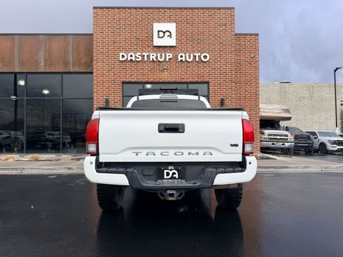 Used 2017 Toyota Tacoma TRD Off-Road w/ Premium & Technology Package image 6