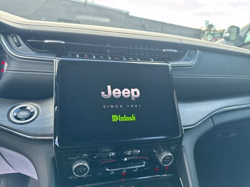 Certified 2023 Jeep Grand Cherokee Overland AWD/4WD image 19
