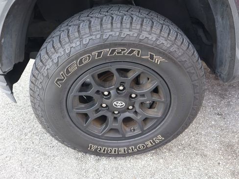 Used 2020 Toyota Tacoma SR5 RWD image 4