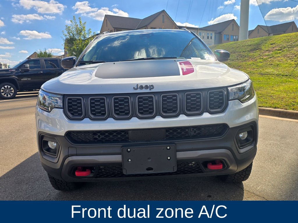 Used 2025 Jeep Compass Trailhawk AWD/4WD image 6