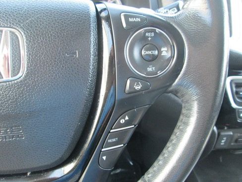 Used 2017 Honda Pilot Touring image 24