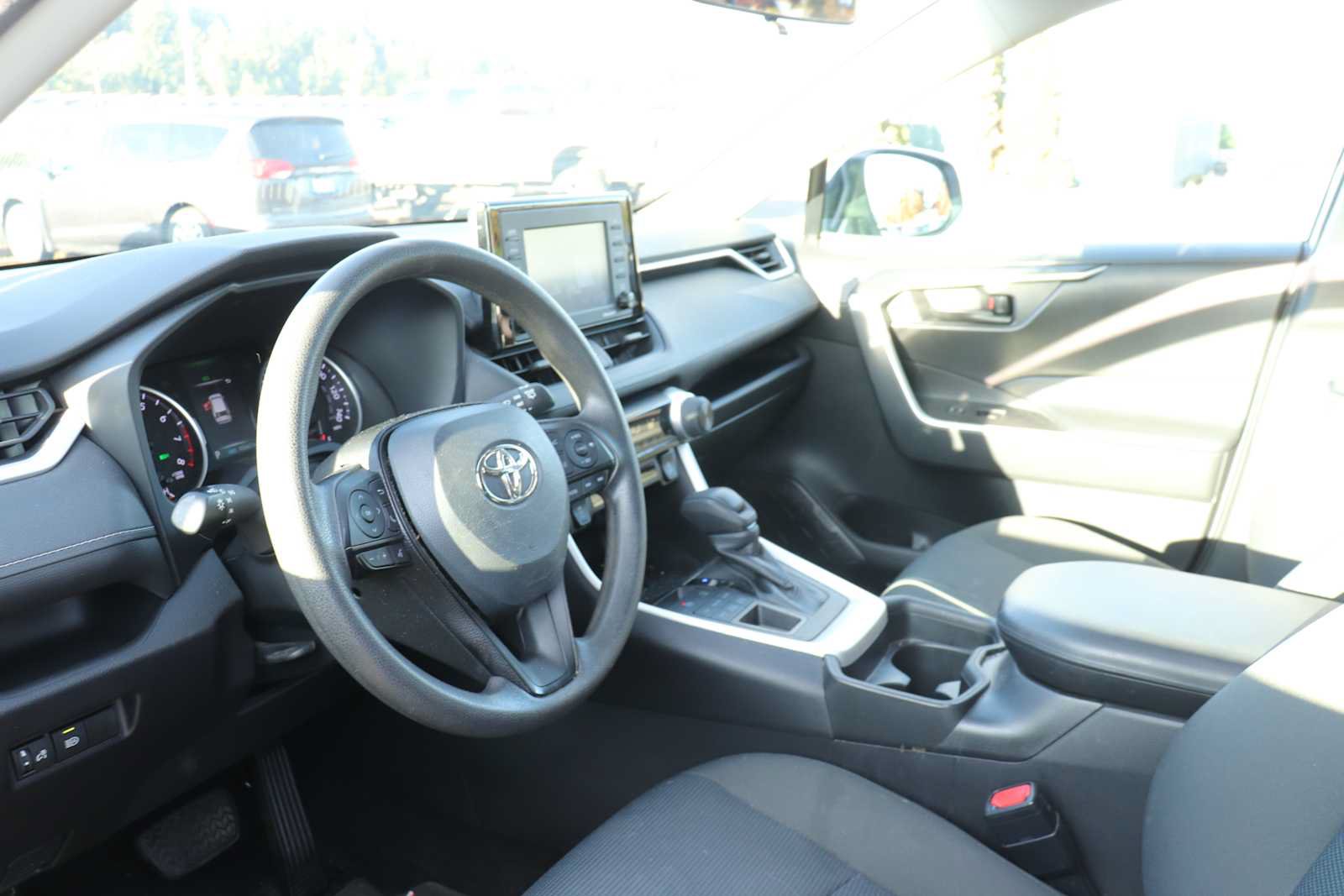 Used 2021 Toyota RAV4 LE AWD/4WD image 10
