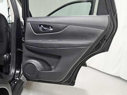 Used 2018 Nissan Rogue SV image 28