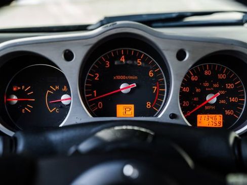 Used 2006 Nissan 350Z Touring w/ (N93) Cargo Convenience Pkg image 8