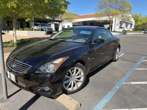 Used 2014 INFINITI Q60 Convertible w/ Premium Package image 1
