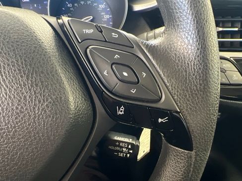 Used 2020 Toyota C-HR LE FWD image 56