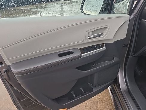 Used 2024 Toyota Sienna XLE image 27