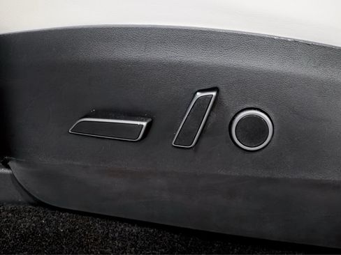 Used 2022 Tesla Model Y Performance AWD/4WD image 6