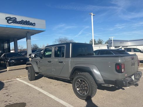 Used 2020 Jeep Gladiator Sport image 5