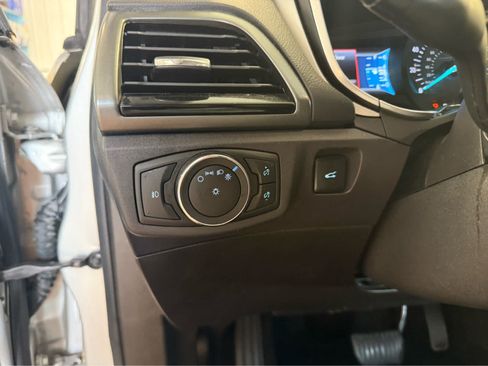 Used 2016 Ford Fusion SE FWD image 11