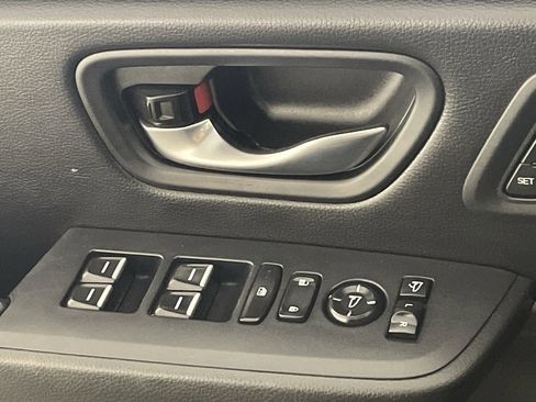 Used 2025 Honda Pilot TrailSport image 18