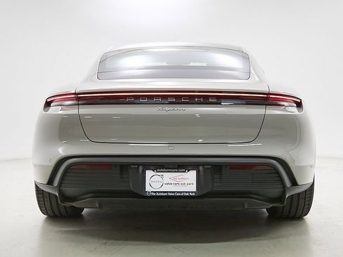 Used 2022 Porsche Taycan image 11