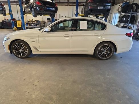 Used 2023 BMW 530e w/ Premium Package RWD image 2
