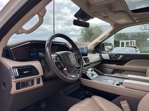 Used 2023 Lincoln Navigator Reserve AWD/4WD image 4