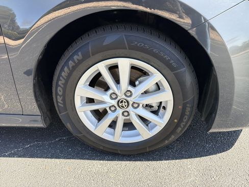 Used 2025 Toyota Camry LE image 12