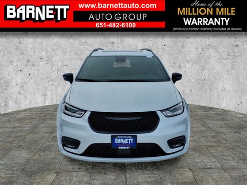 New 2026 Chrysler Pacifica Limited w/ S Appearance Package image 9