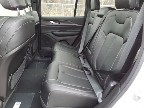 New 2025 Jeep Grand Cherokee Limited w/ Black Appearance Package AWD/4WD image 7