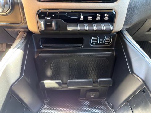 Used 2022 RAM 1500 Laramie AWD/4WD image 24