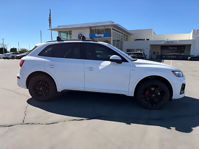 Used 2024 Audi Q5 e Premium Plus w/ Premium Plus Package AWD/4WD image 2