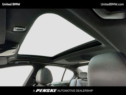 Used 2021 BMW 530i RWD image 12