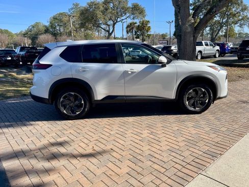 Used 2025 Nissan Rogue SV image 7