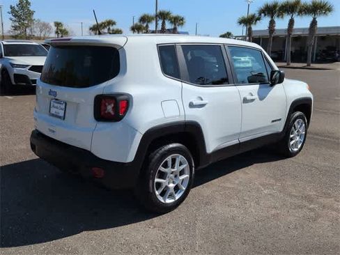Used 2023 Jeep Renegade Latitude image 8