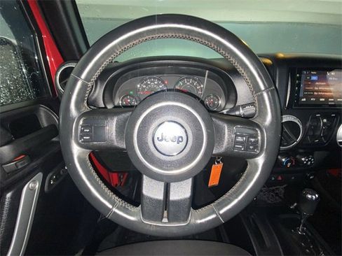 Used 2014 Jeep Wrangler Unlimited Sahara image 14