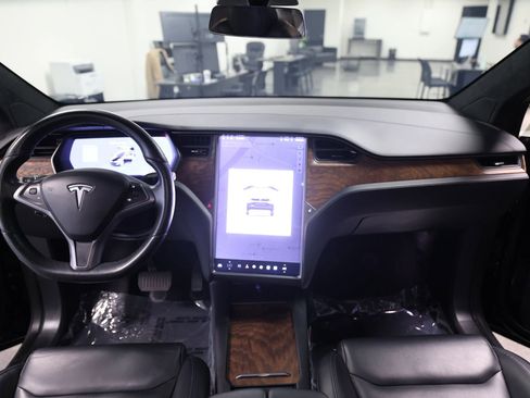 Used 2020 Tesla Model X Long Range image 17