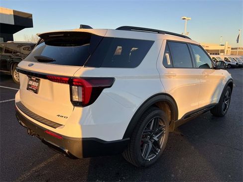 New 2026 Ford Explorer ST-Line w/ ST-Line Street Pack image 8