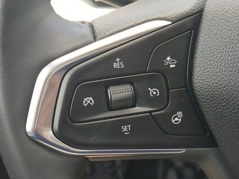 Used 2025 Chevrolet Trax LT w/ LT Convenience Package FWD image 24