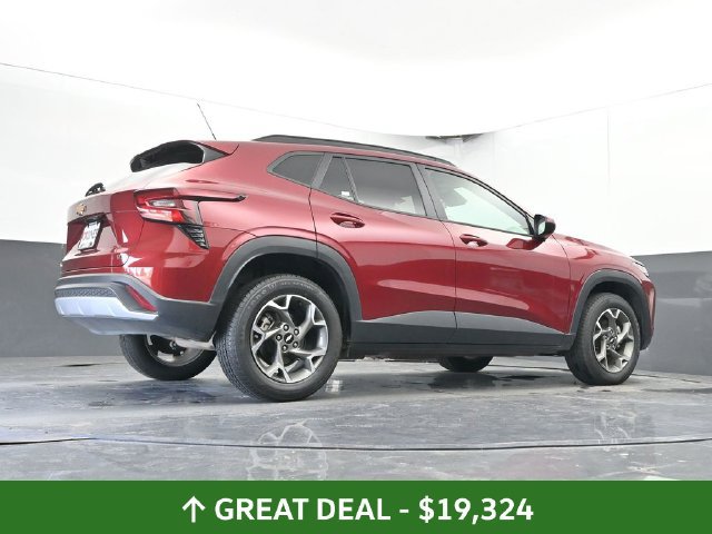 Used 2025 Chevrolet Trax LT FWD image 47