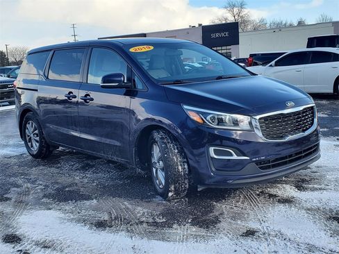 Used 2019 Kia Sedona LX image 2