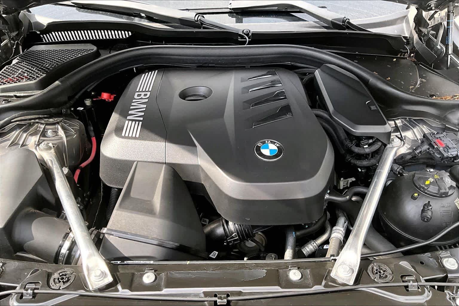 Used 2025 BMW 530i w/ Premium Package RWD image 32