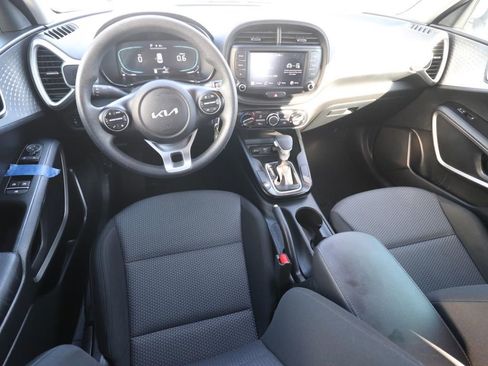 Used 2025 Kia Soul LX w/ LX Technology Package image 6