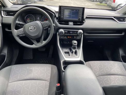 Used 2019 Toyota RAV4 XLE w/ Convenience Package FWD image 12