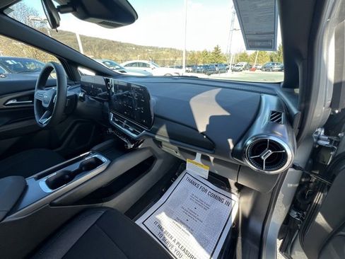 New 2026 Chevrolet Equinox EV LT image 32