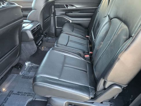 Used 2024 Jeep Wagoneer L Series II w/ Flexible Seating Group AWD/4WD image 12
