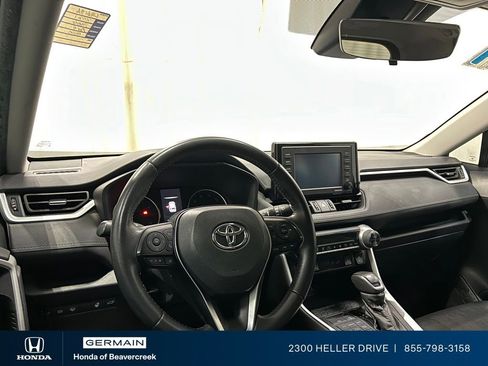 Used 2021 Toyota RAV4 XLE Premium image 15