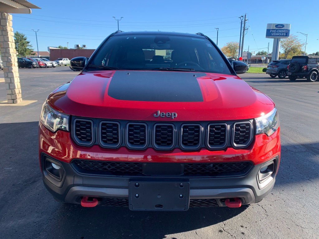 Used 2025 Jeep Compass Trailhawk AWD/4WD image 8