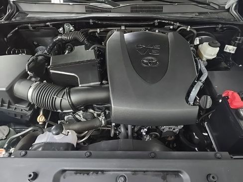 Used 2020 Toyota Tacoma SR image 12