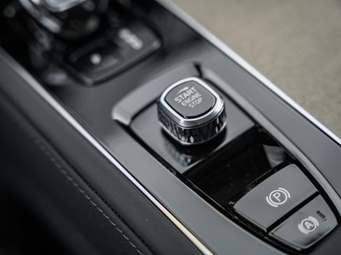 New 2026 Volvo XC90 B6 Plus w/ Protection Package Premier image 25