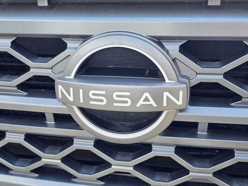 Used 2024 Nissan Frontier SV image 3