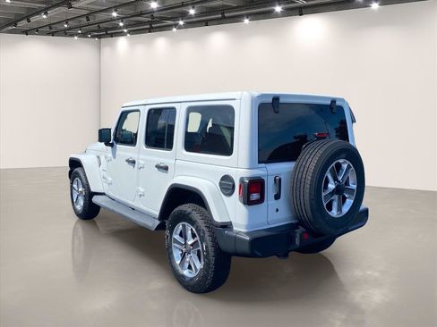 Used 2019 Jeep Wrangler Unlimited Sahara w/ Uconnect 4C Nav & Sound Group AWD/4WD image 5