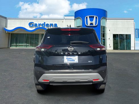 Used 2023 Nissan Rogue SV FWD image 5