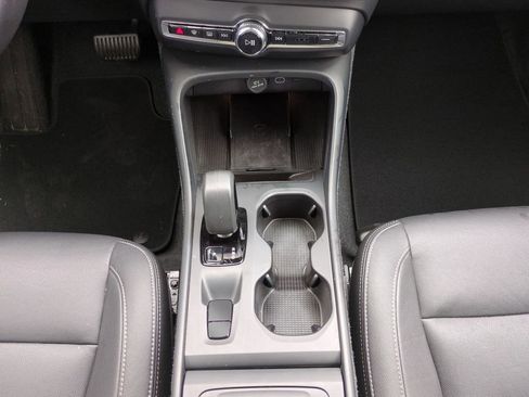 Certified 2024 Volvo XC40 B5 Core AWD/4WD image 16