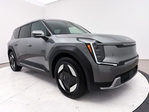 Used 2024 Kia EV9 Light Long Range image 11